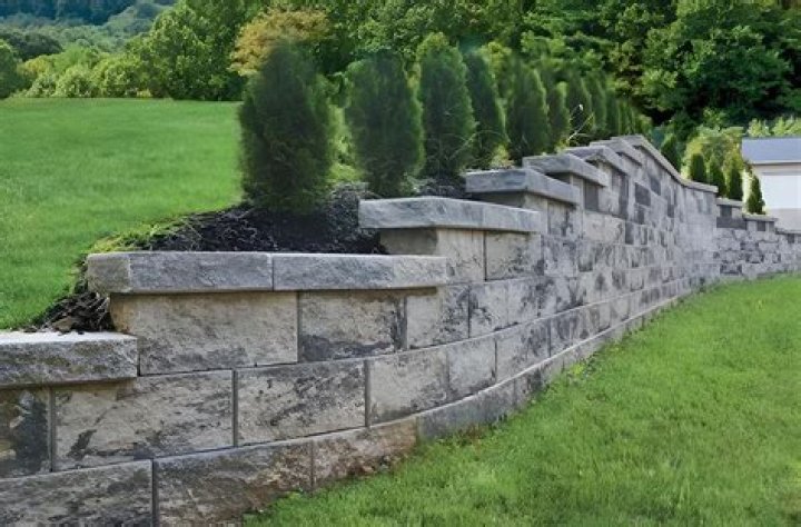 Are retaining walls expensive to maintain?