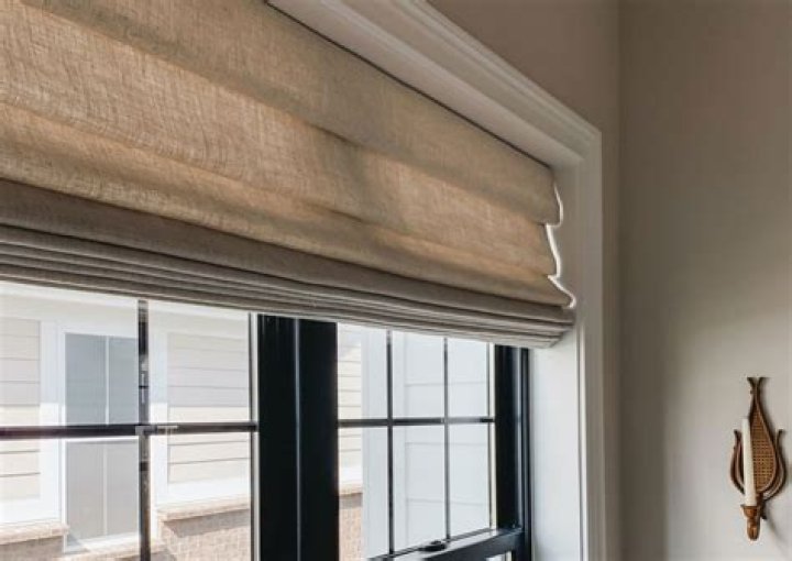 Are roman blinds more expensive than Venetian?