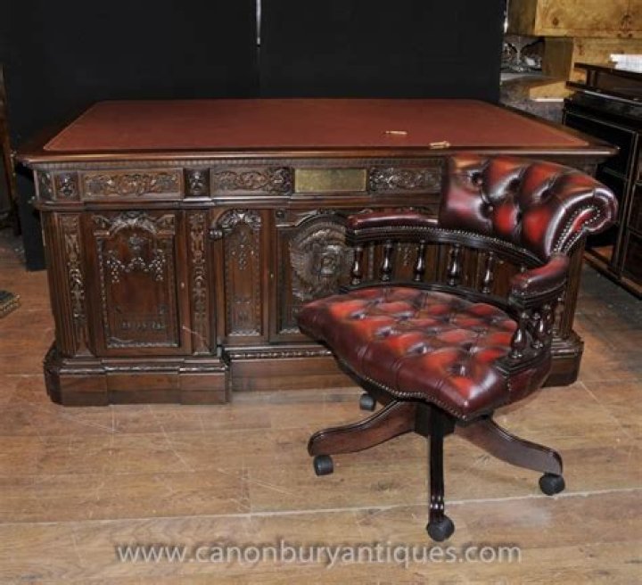 Are there actually two Resolute desks?