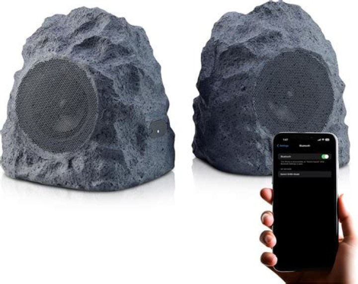 Are there any flip 4 outdoor rock speakers?