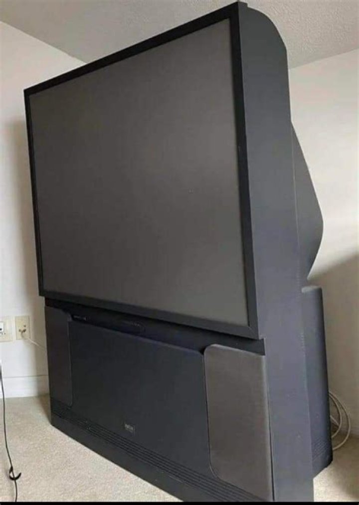 Are there rear speakers on Sony TVs that work?