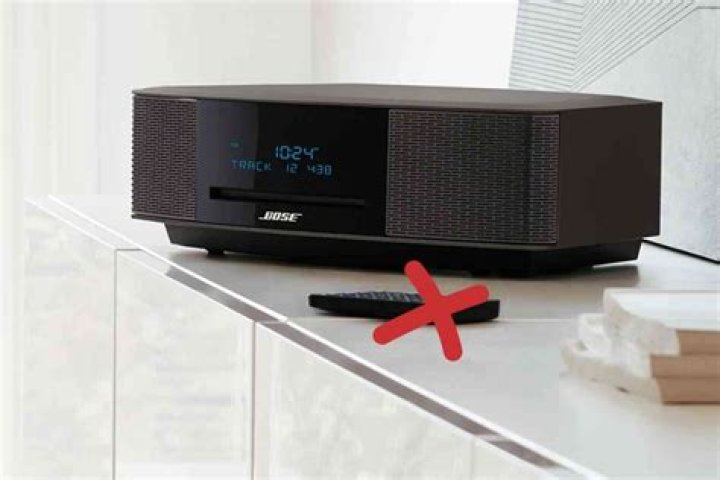 Can a Bose waveradio CD play without a remote?