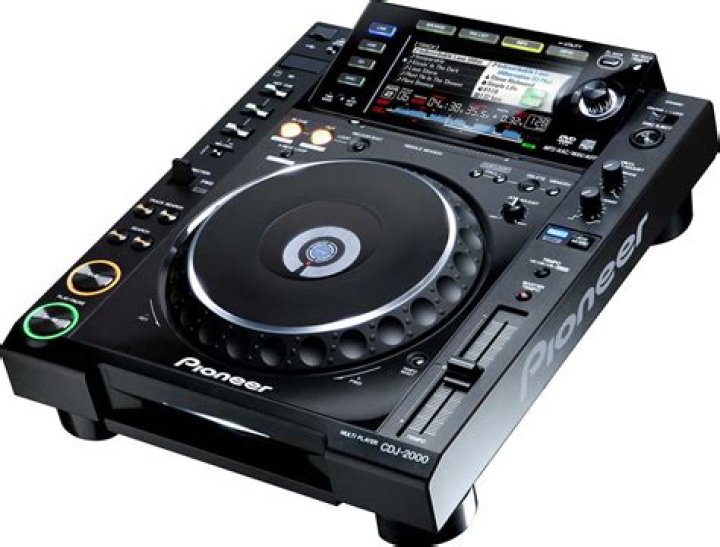 Can a Pioneer CDJ-2000 be used as a DJ?