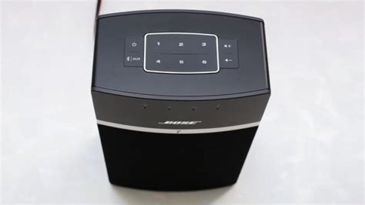 Can A Soundtouch 10 be paired with two speakers?