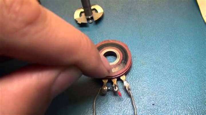 Can I use wd40 to clean potentiometers?