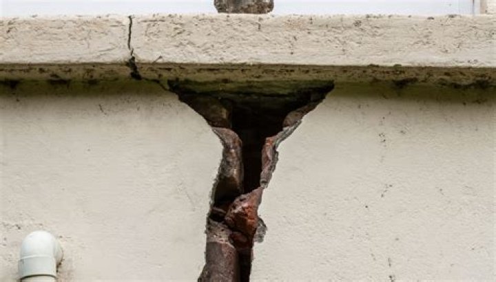 Can structural damage to house be fixed?