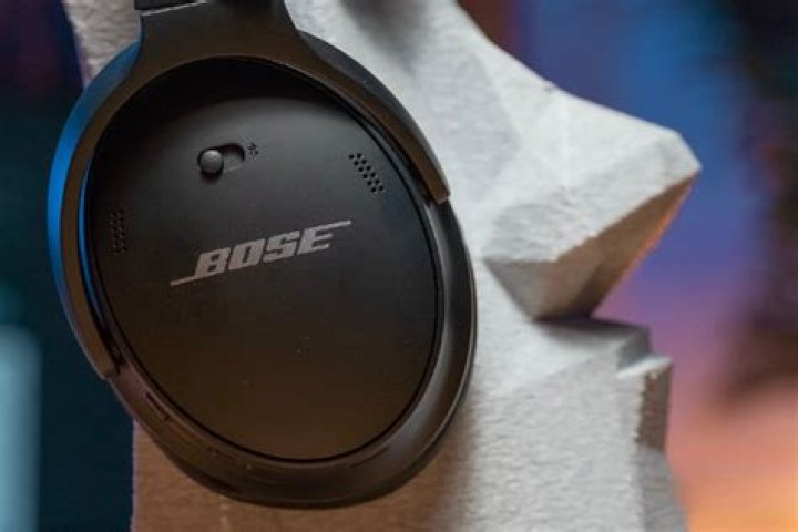Can the battery be replaced in Bose headphones?