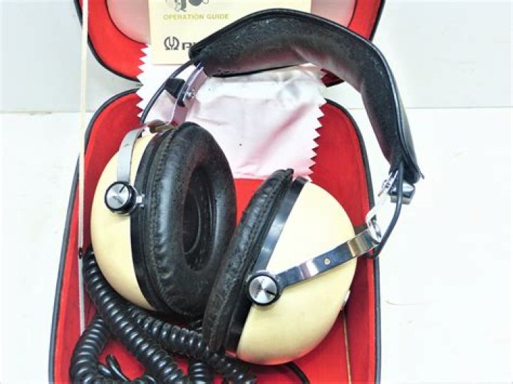 Can you buy vintage headphones on eBay?