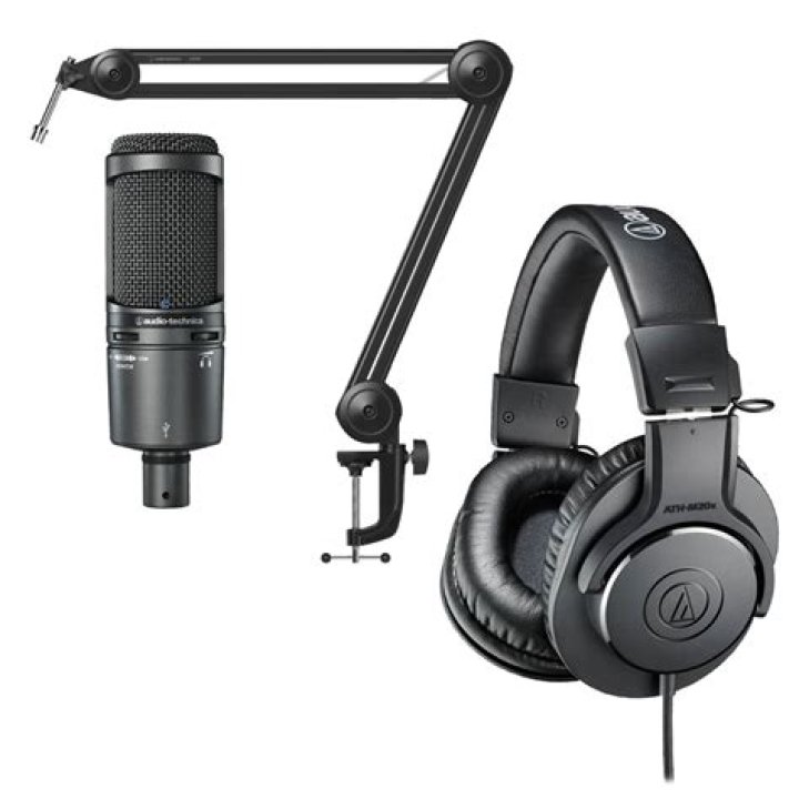 Can you plug headphones into Audio Technica AT2020?