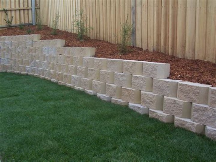 Can you use concrete blocks for a retaining wall?