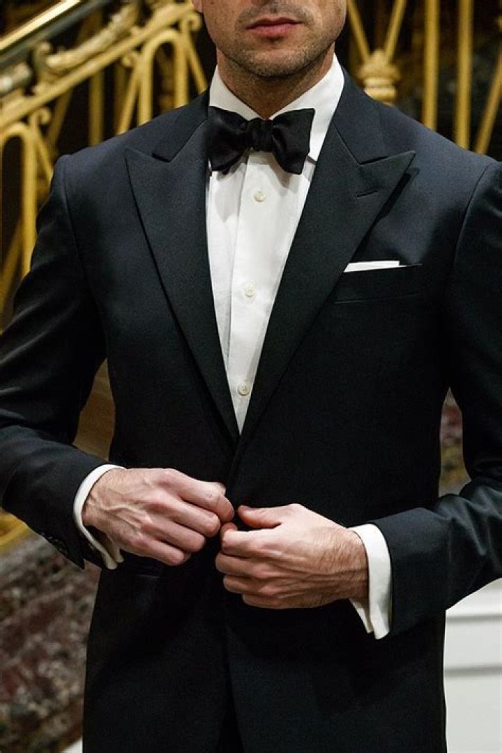 Can you wear a black suit with a bow tie?