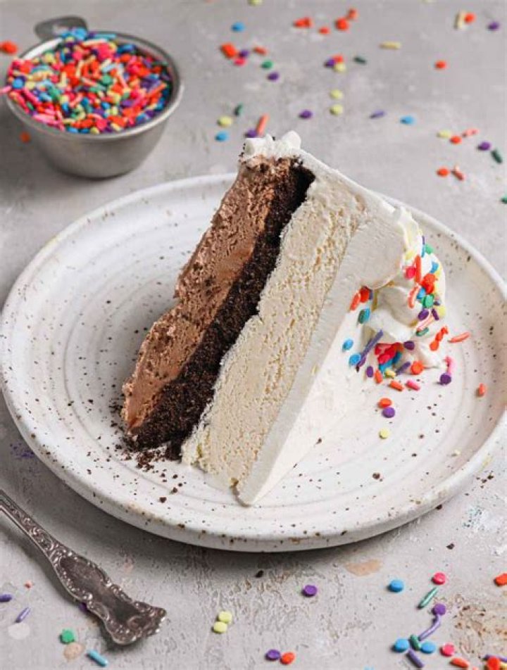 Do ice cream cakes actually have cake?