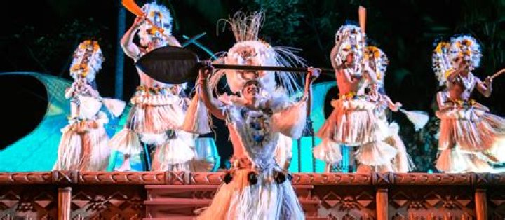 Do men wear luau skirts?