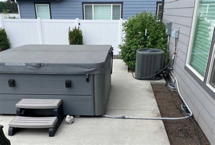 Does a Jacuzzi tub need electricity?