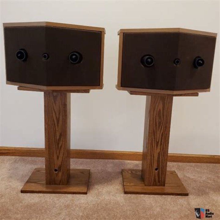 Does Bose still make 901 speakers?