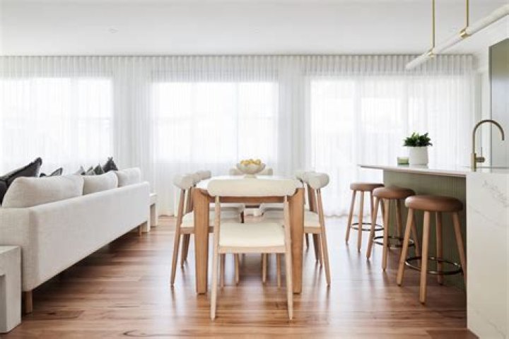 Does dining table need to match?