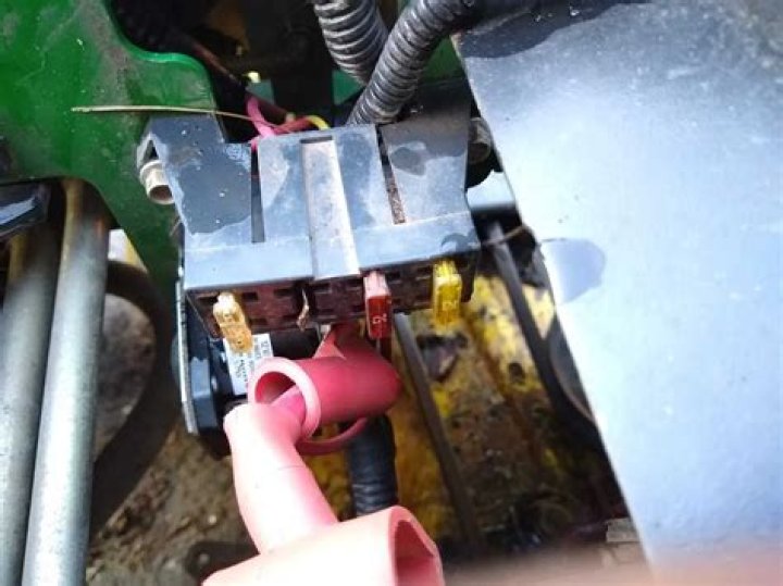 Does riding lawn mowers have fuses?