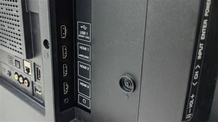 Does TV have to be on for USB port to work?