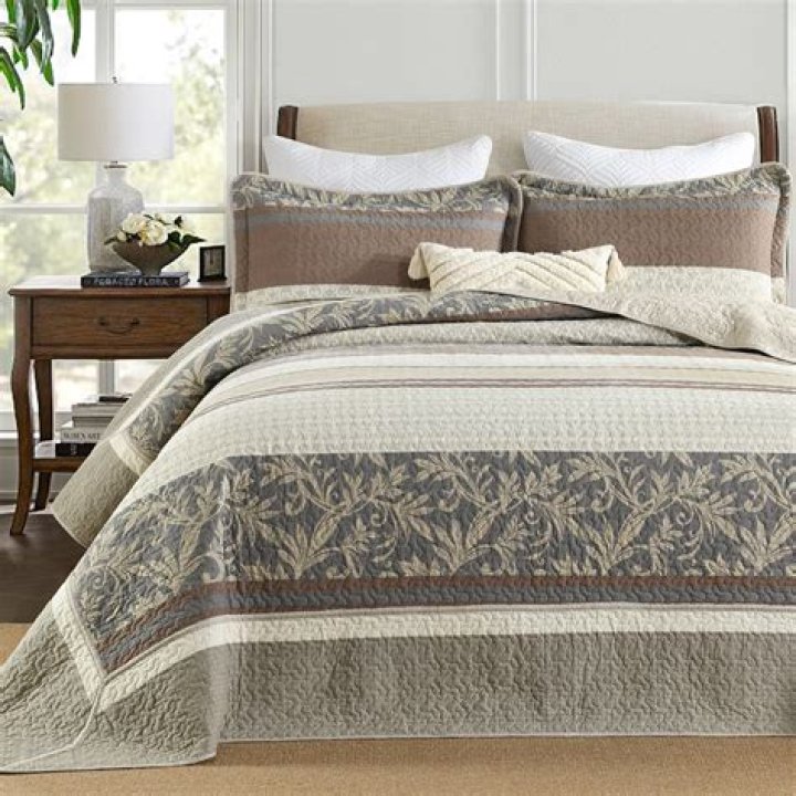 How big is a California King Size bedspread?