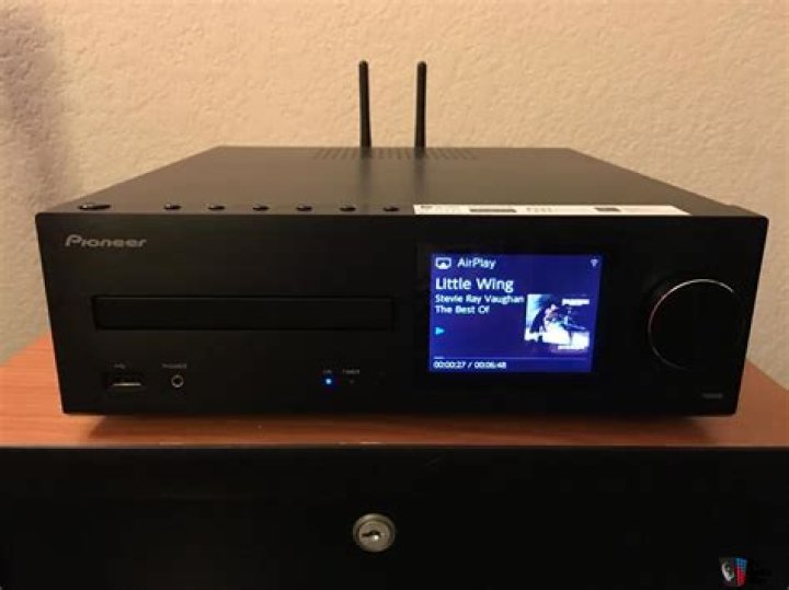 How big is the display on the pioneer xc-hm86?