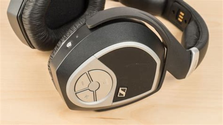 How big is the signal on Sennheiser Rs 195?