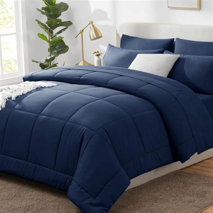 How big should a comforter be for a queen bed?