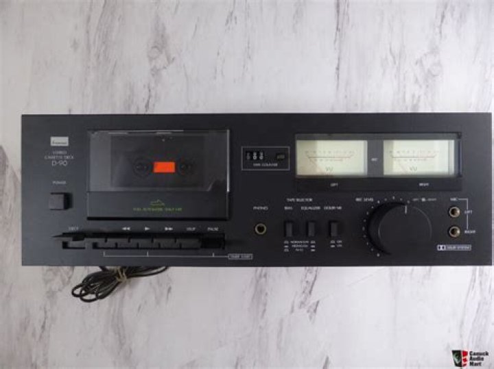 How did the Denon D-90 cassette deck look?