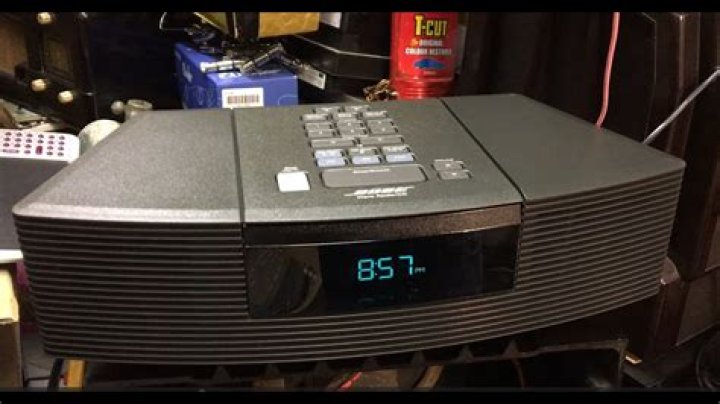 How do I change the time on my Bose CD player?