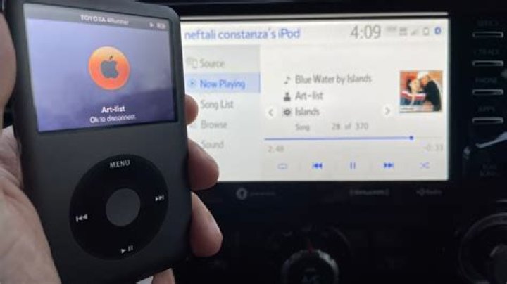 How do I connect iPod classic to receiver?