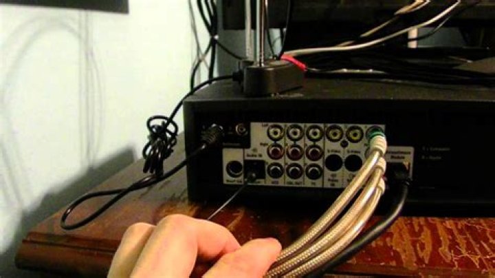 How do I connect my Bose CD player to my TV?
