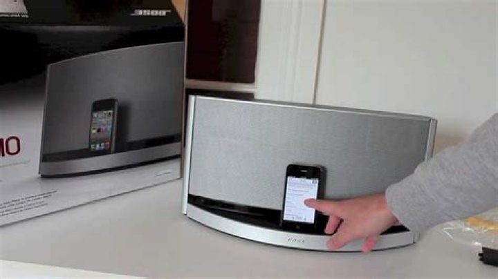 How do I connect my Bose SoundDock 10 to my TV?