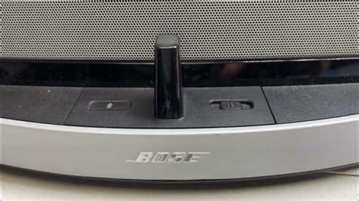 How do I connect my iPhone to my Bose SoundDock 10?