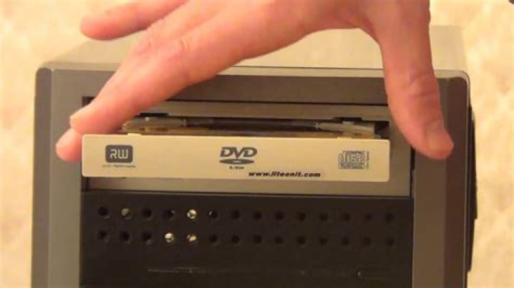 How do I eject a disc from my Toshiba TV?