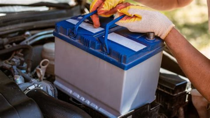 How do I know if car battery is dying?