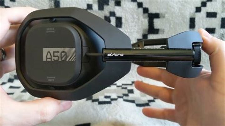 How do I know if my Astro A50s are on?