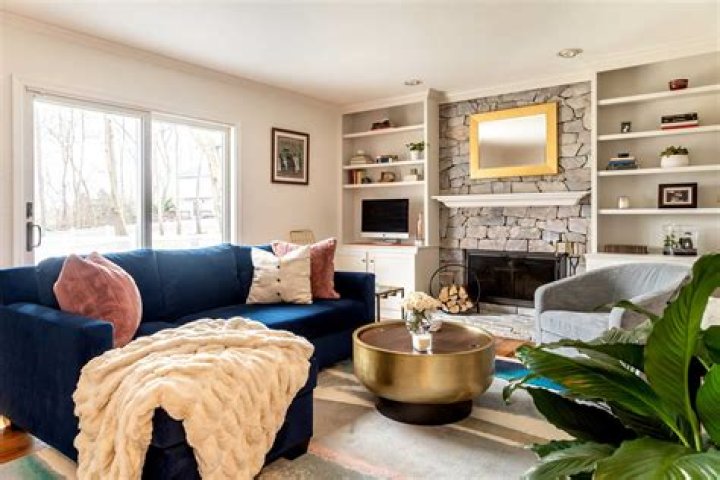 How do I make room decors?