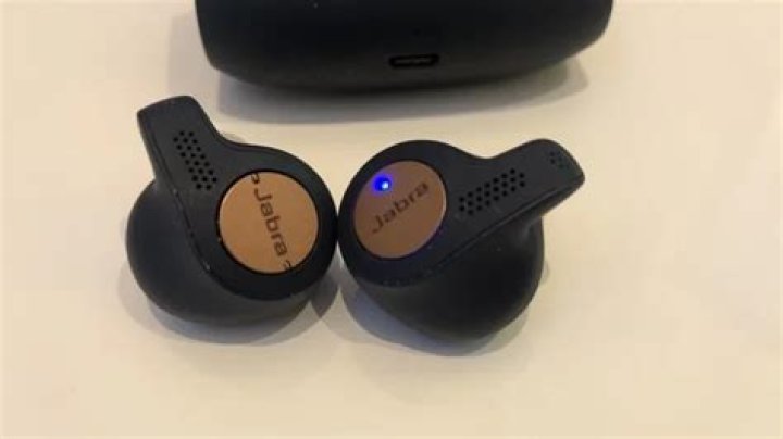 How do I stop my Bluetooth headphones from blinking?