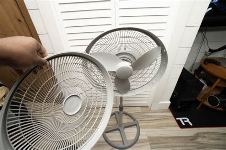 How do I stop my projector fan from making noise?