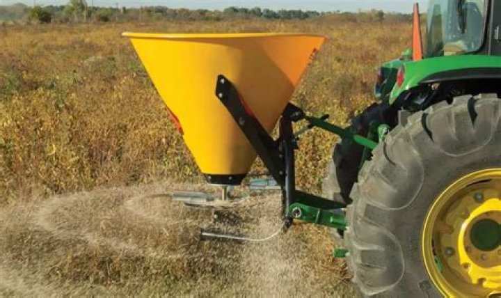 How do you adjust fertilizer spreader?