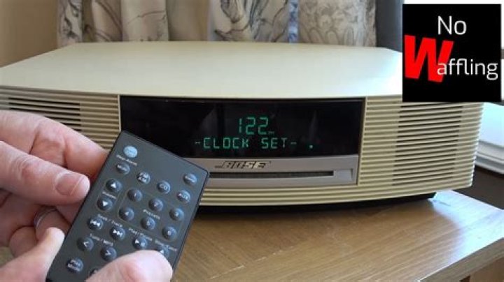How do you change the time on a Bose radio?
