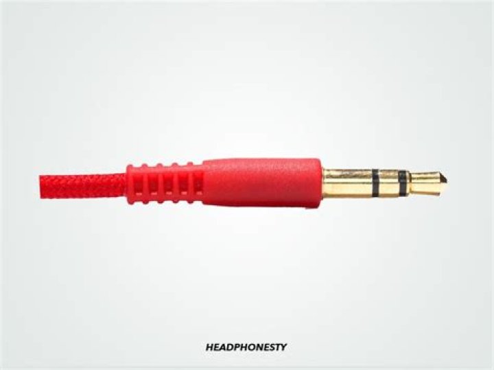 How do you connect a mini plug to a headphone?
