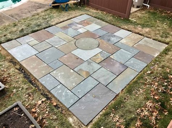 How do you layout a flagstone patio?