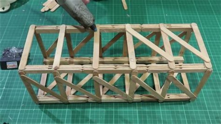 How do you make a longhouse stick?
