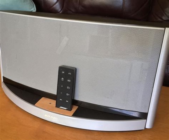 How do you turn the volume up on a Bose SoundDock 10?