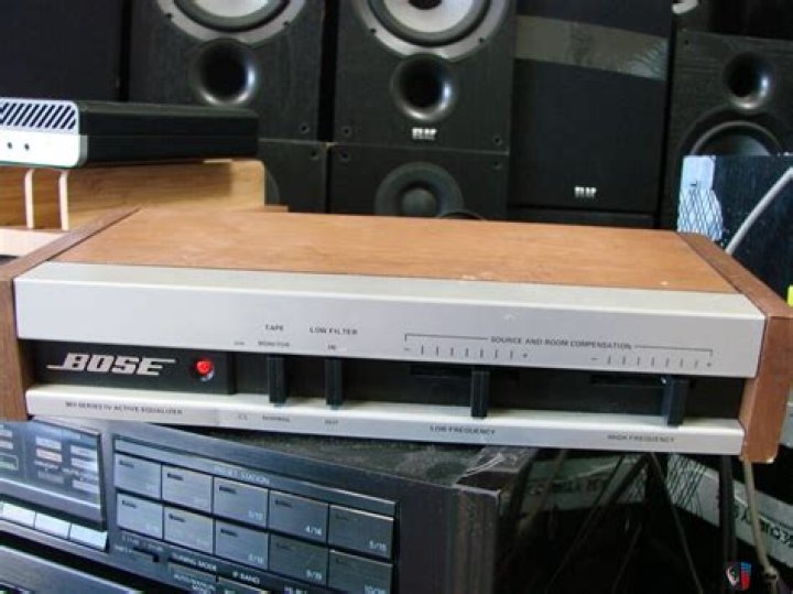 How do you use a Bose 901 equalizer?