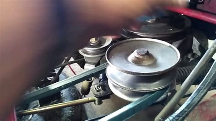 How does a variable speed pulley work on a mower?