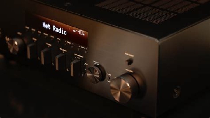 How does a Yamaha hifi stereo receiver work?
