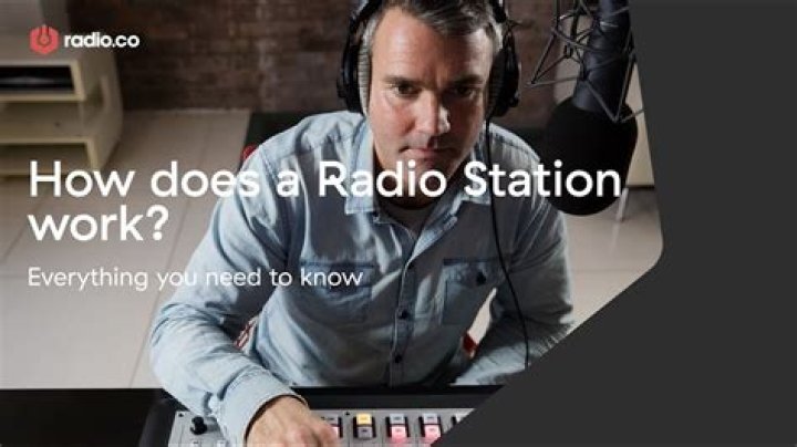 How does an AM or FM radio station work?