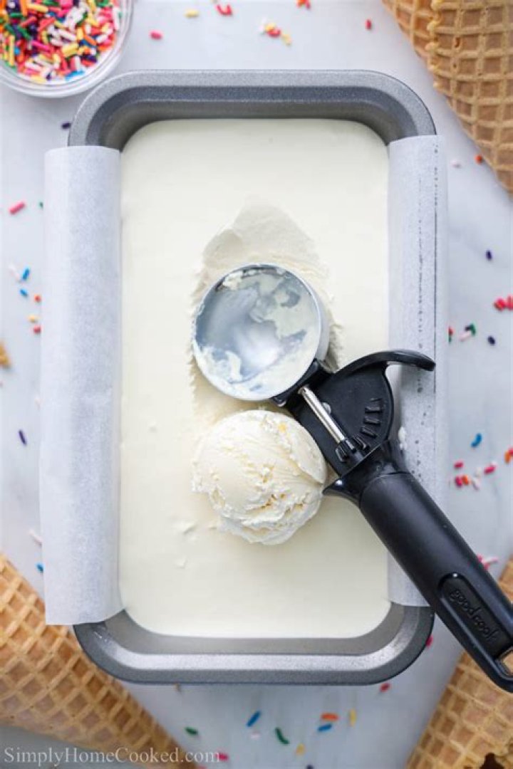 How does an ice cream churn work?