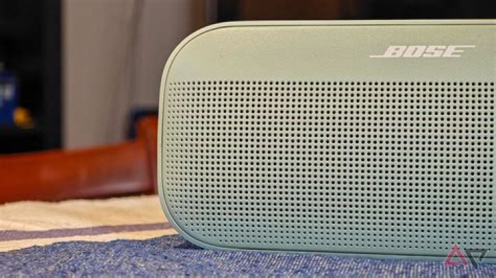 How does the Bose SoundLink speaker III work?